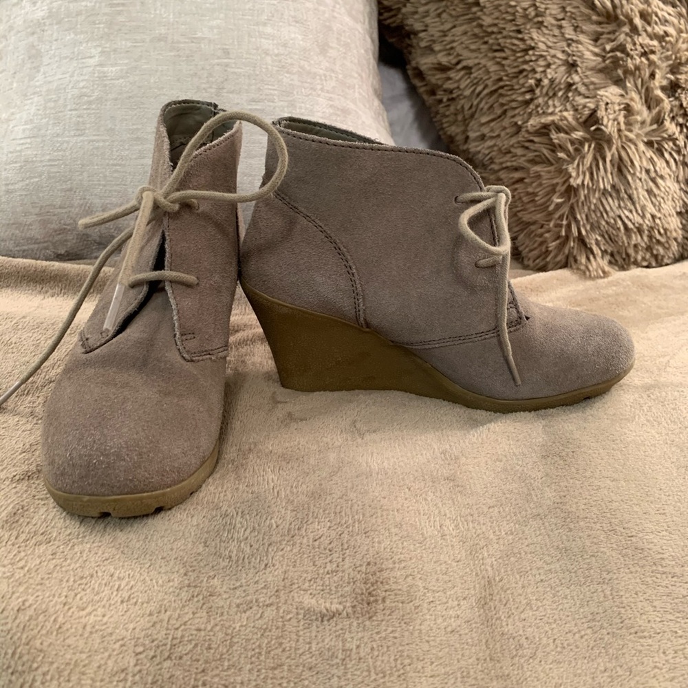 White Mountain tan wedge booties. Size 6.